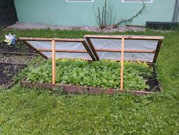 pareniste - Jak začít pěstovat na jaře zeleninu, když záhony jsou ještě zmrzlé. Vybudujte pařeniště