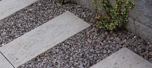 okrasny kamen - I kamenné okrasy zahrady vám mohou přinést kýžený efekt – a nemusíte ihned budovat skalku. Pomůže vám i kamenivo.