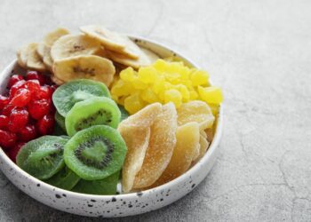 Využití sušeného ovoce v zimních salátech