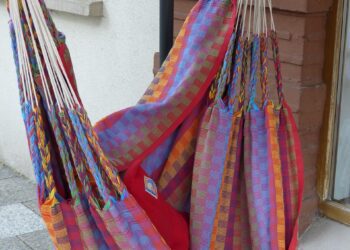 hanging chair 231671 1280