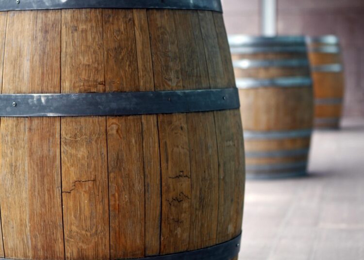 wine barrel 4645320 1280